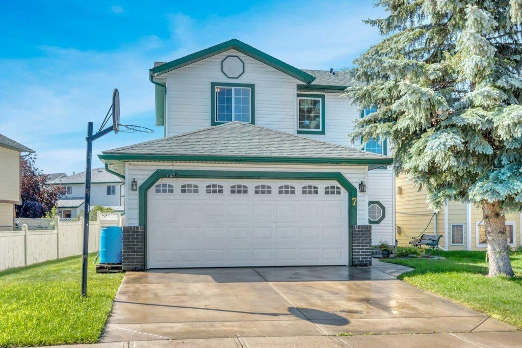 Photo of 7 Springs Crescent SE, Airdrie, AB T4A 2C2 (MLS # A2300906)
