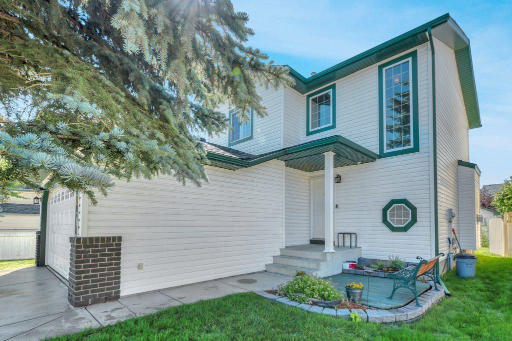 Photo of 7 Springs Crescent SE, Airdrie, AB T4A 2C2 (MLS # A2300906)