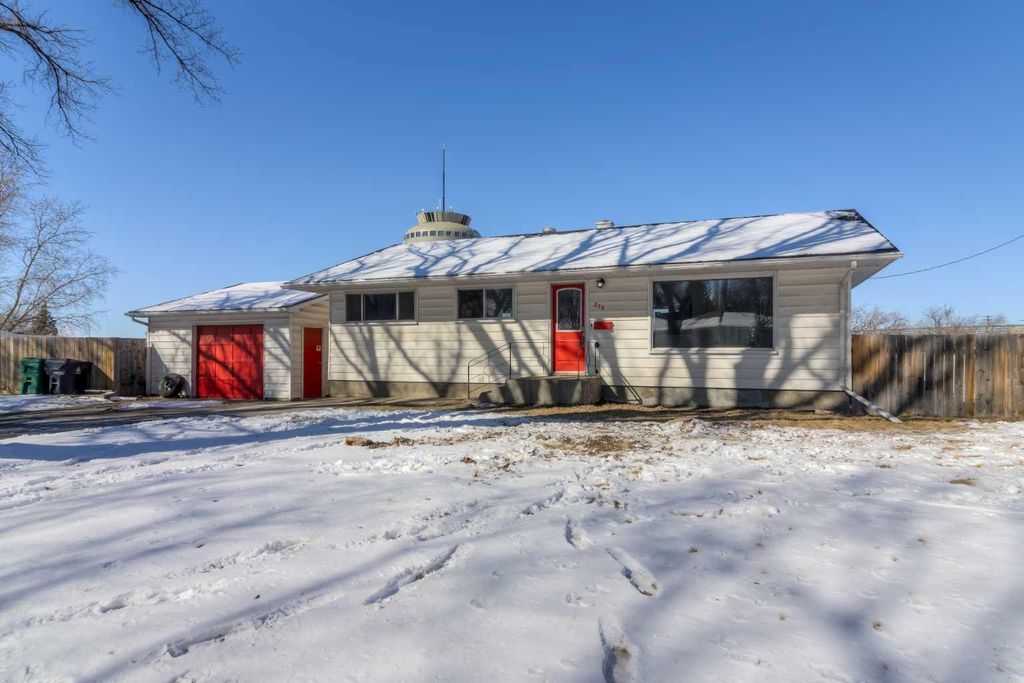 Photo of 220 23 Street S, Lethbridge, AB T1J 3M6 (MLS # A2291546)