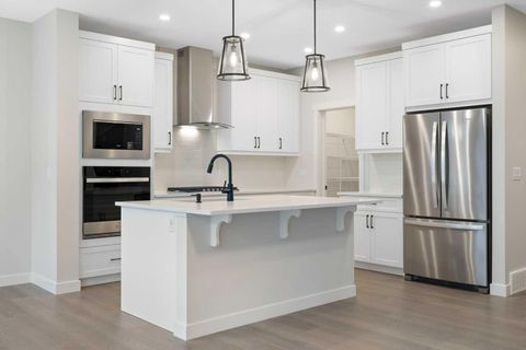 Photo of 334 Rivercrest Road, Cochrane, AB T4C 3E9 (MLS # A2301241)