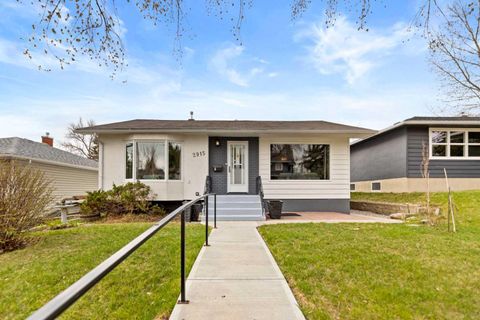 Photo of 2915 13 Avenue NW, Calgary, AB T2N 1M1 (MLS # A2309205)
