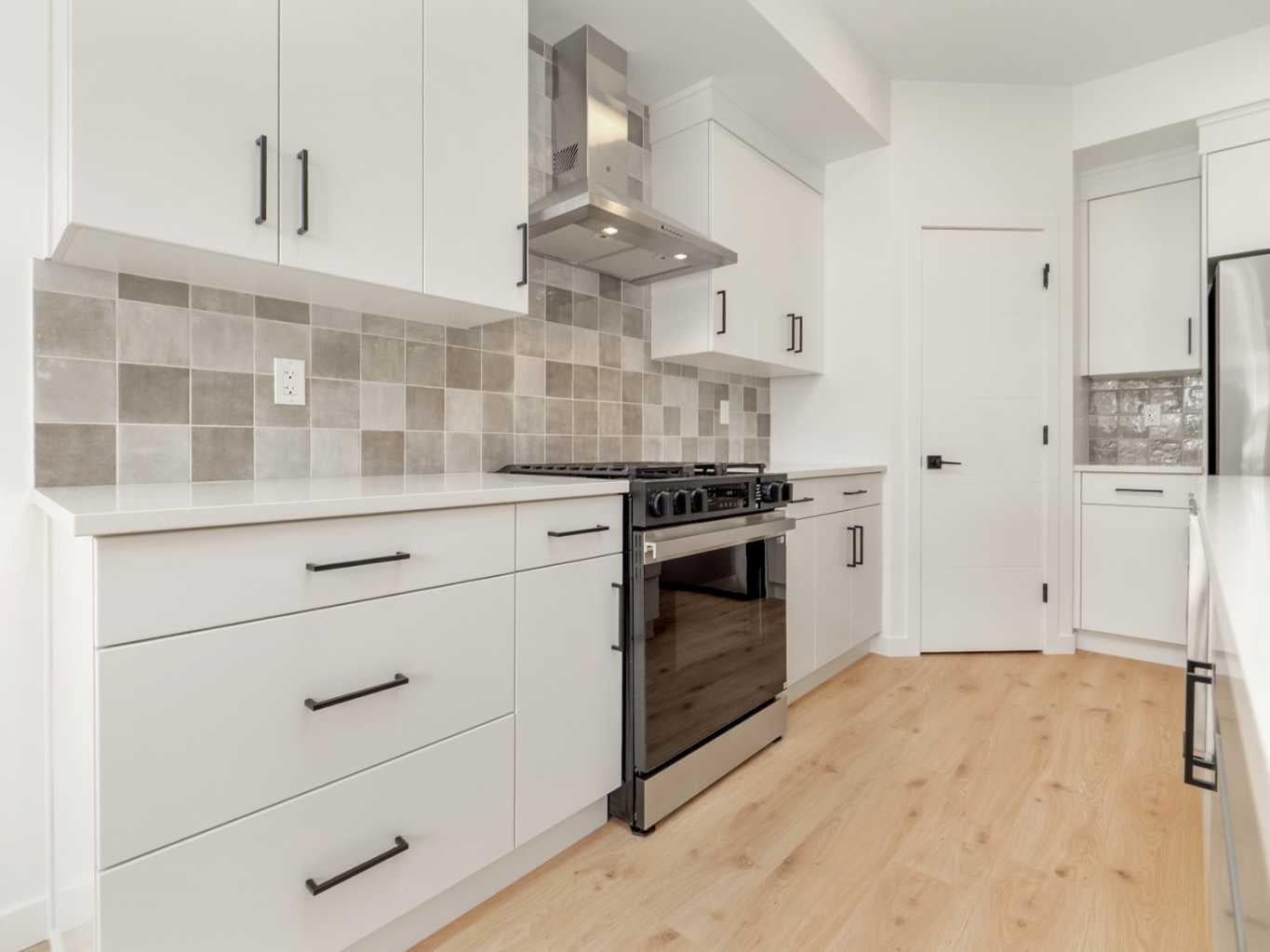 714 Violet Place W