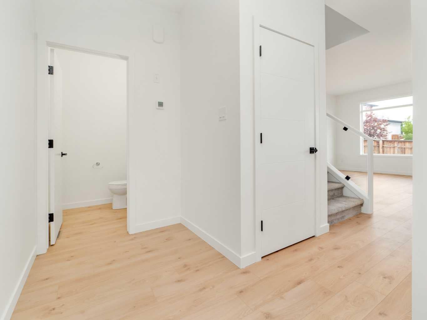 714 Violet Place W