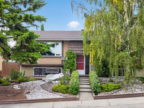 Photo of 1219 Hunterquay Hill NW, Calgary, AB T2K 4T3 (MLS # A2342711)
