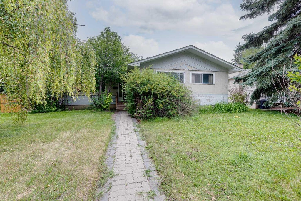 Photo of 2836 Brentwood Boulevard NW, Calgary, AB T2L 1J5 (MLS # A2338594)
