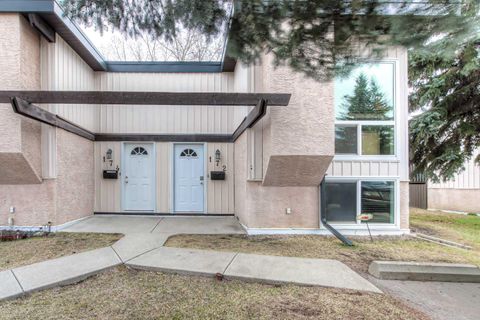 Photo of 172 Oaktree Lane SW, Calgary, AB T2V 4E4 (MLS # A2302781)