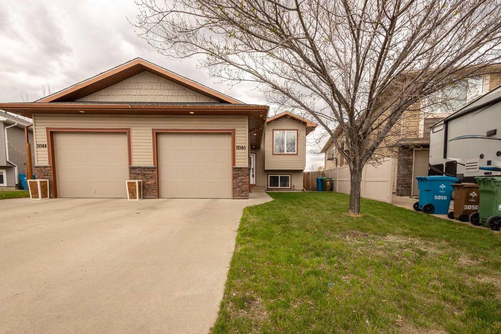 Photo of 5046 41 Street, Taber, AB T1G 0C4 (MLS # A2307541)