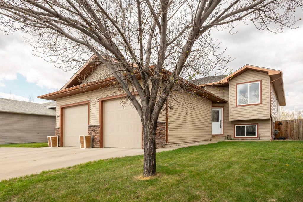 Photo of 5046 41 Street, Taber, AB T1G 0C4 (MLS # A2307541)
