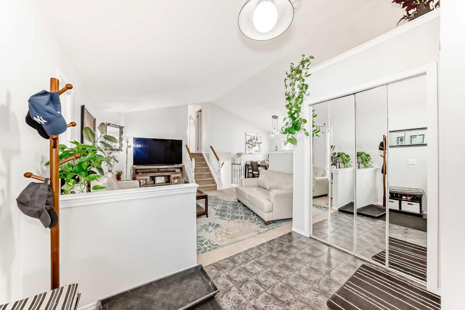 241 Los Alamos Place NE