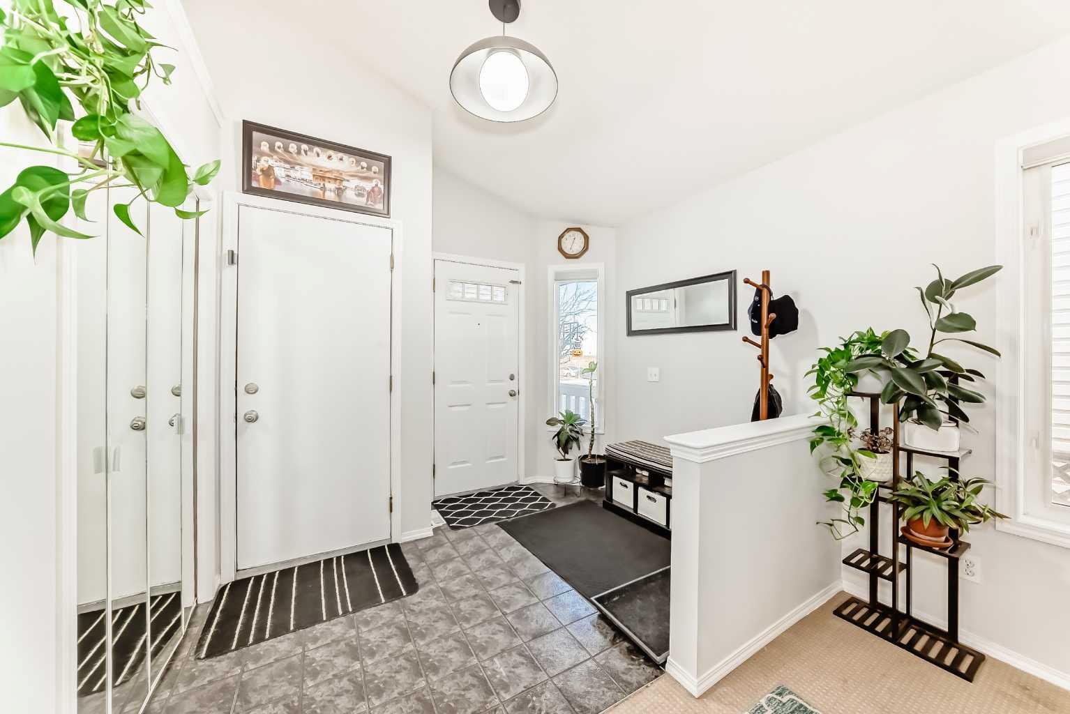 241 Los Alamos Place NE