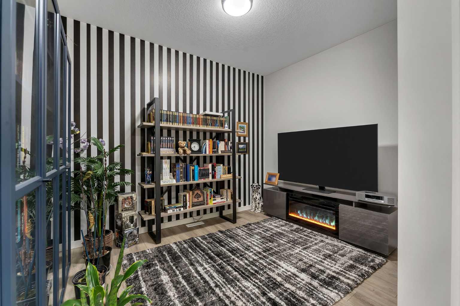 341 Walcrest View SE