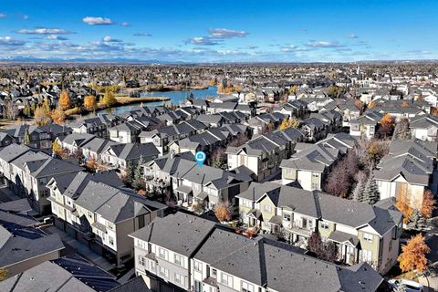 Property photo of 1022 Mckenzie Towne Villas Se, Calgary, AB T2z 1e4