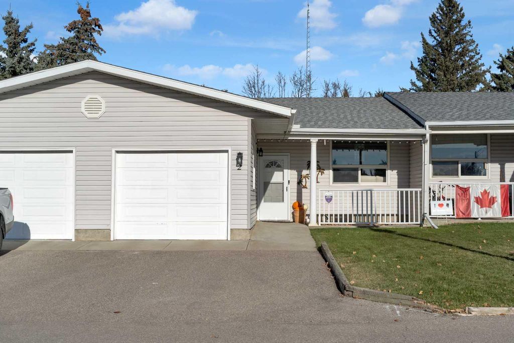 Photo of 717 Centre Street #2, Vulcan, AB T0L 2B0 (MLS # A2307770)