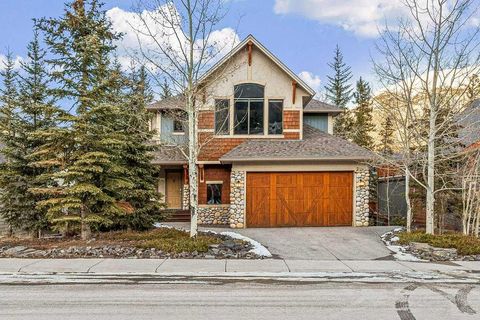 215 Miskow Close Canmore AB T1W 3G7