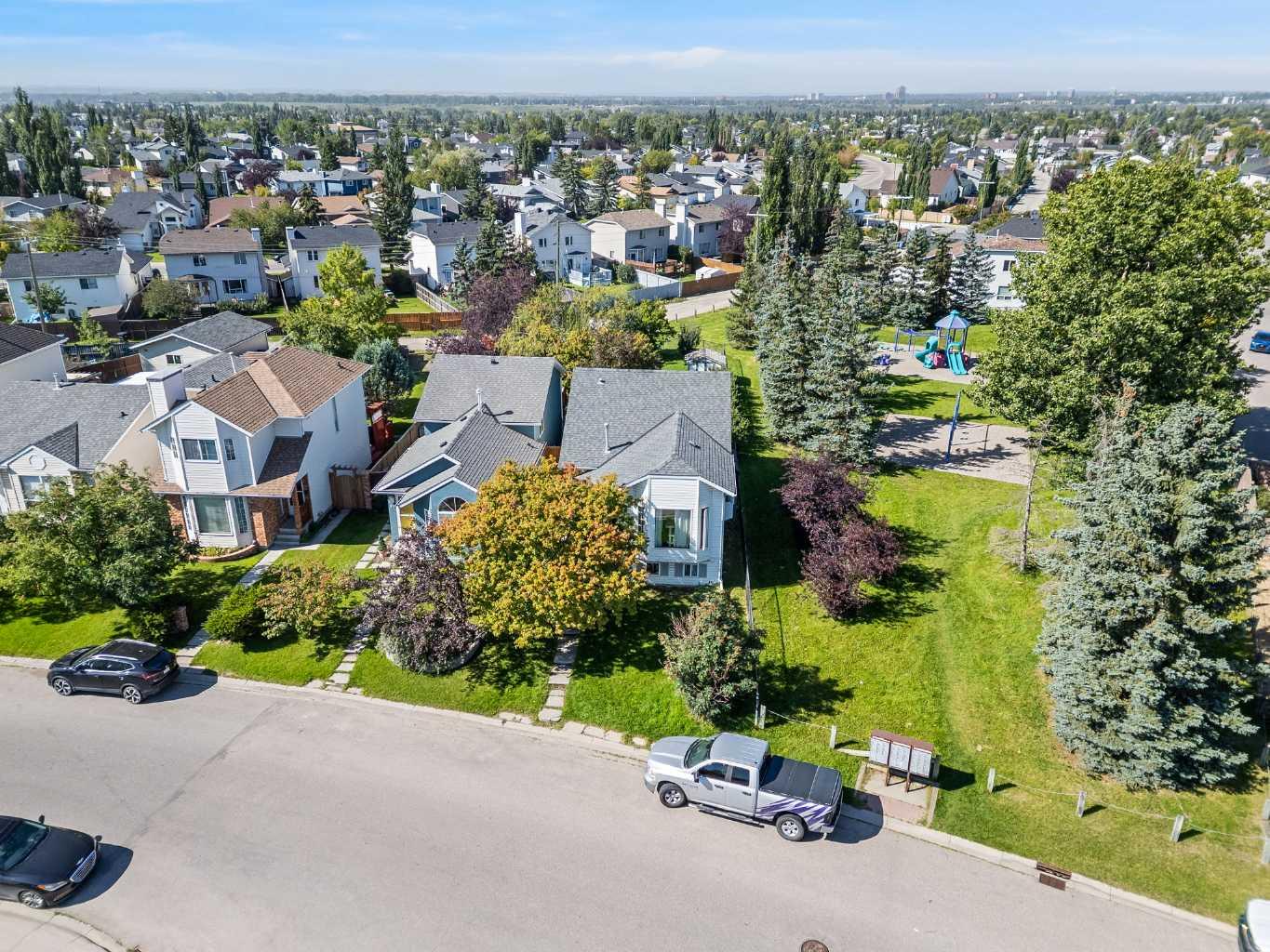 31 Rivercrest Crescent SE