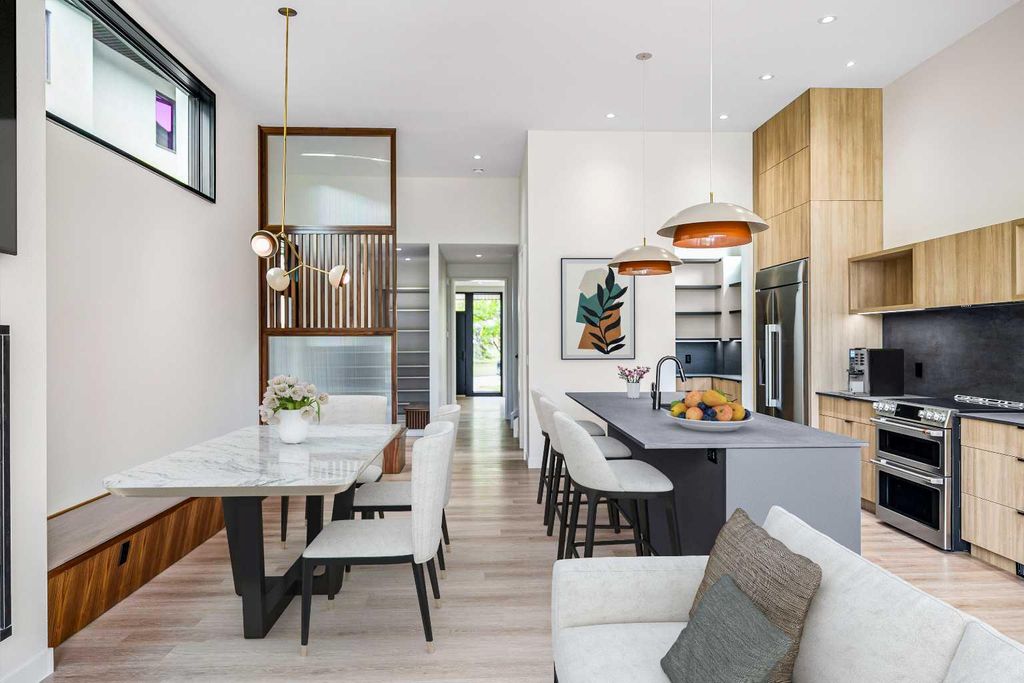 Photo of 3D Willow Crescent SW, Calgary, AB T3C 3B8 (MLS # A2261041)