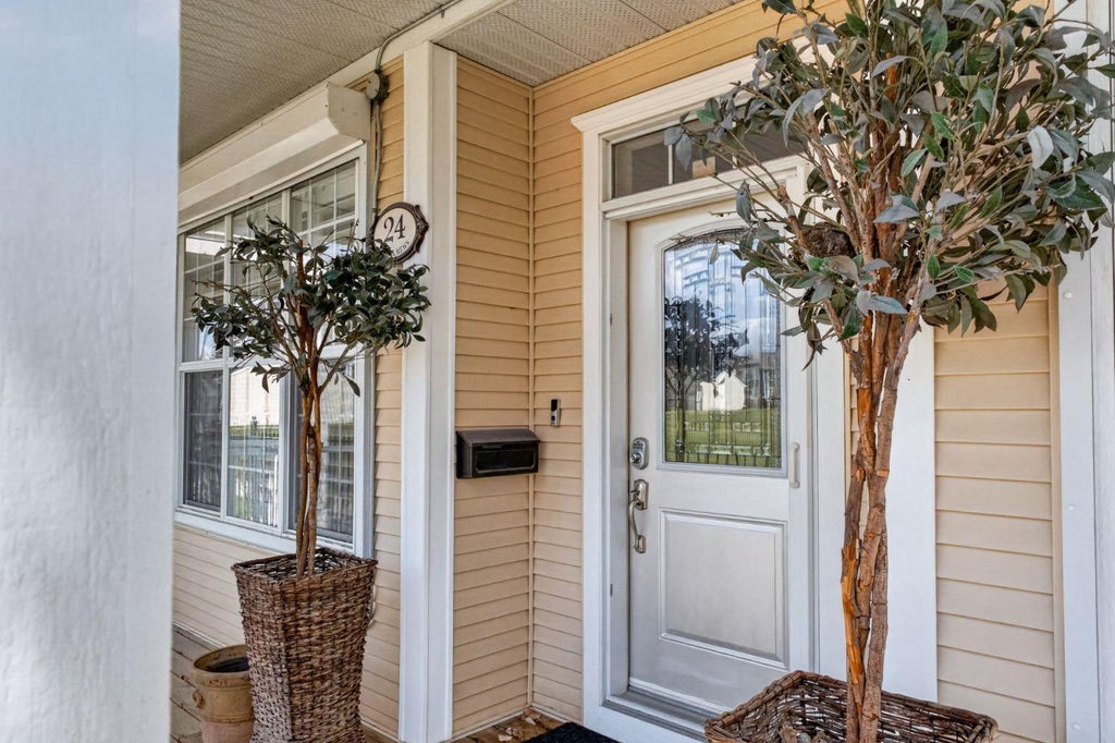 Photo of 24 Ypres Mews SW, Calgary, AB T2T 6L2 (MLS # A2344998)