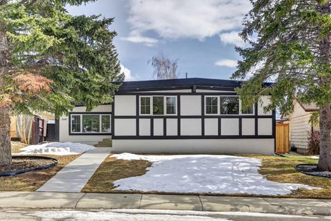 Photo of 268 Silver Brook Way NW, Calgary, AB T3B 3G8 (MLS # A2302597)