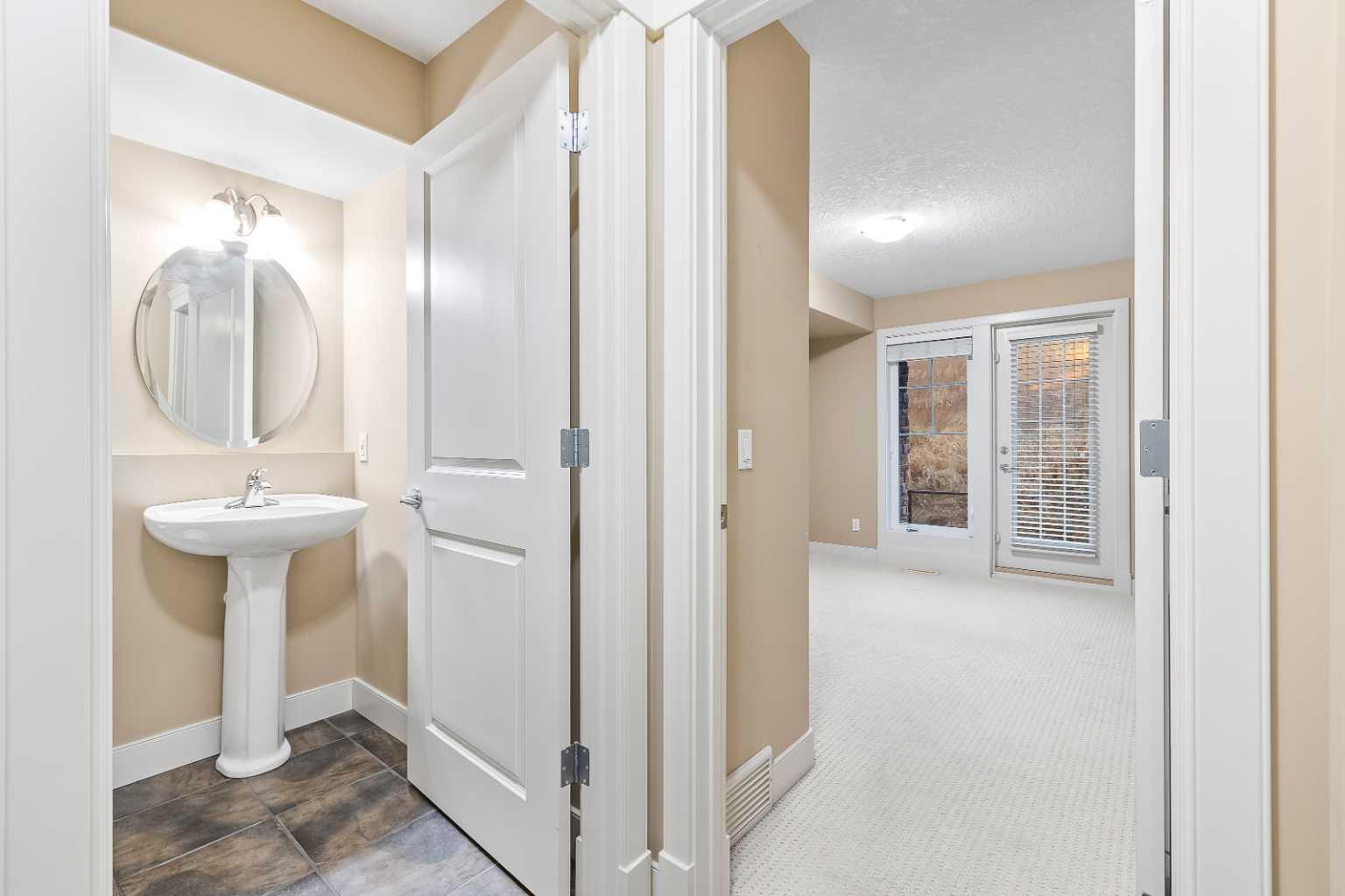 10 Discovery Ridge Hill SW 402