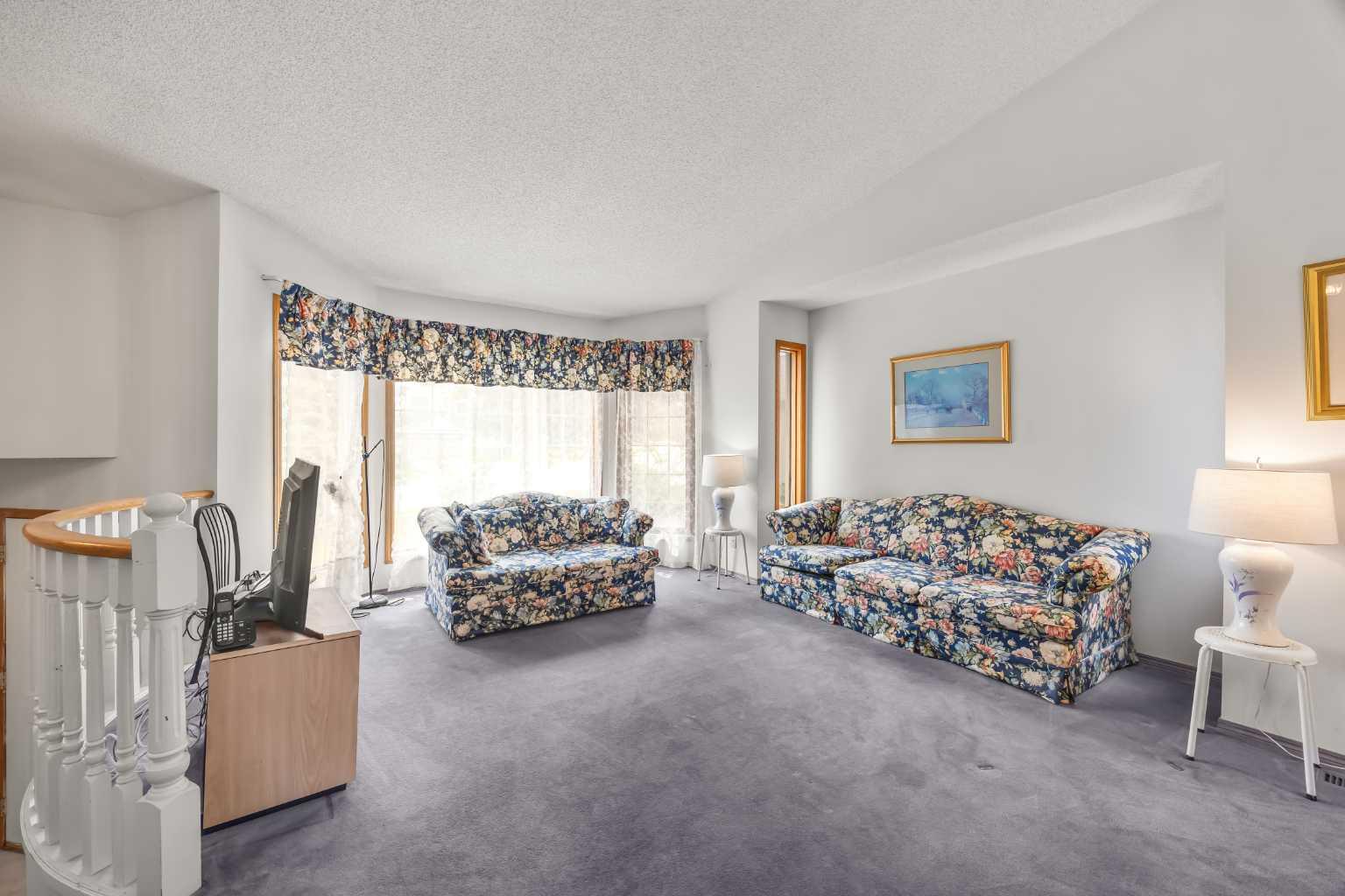 28 Harvest Oak Drive NE