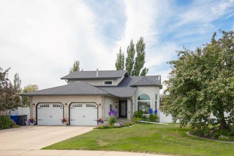 Photo of 5933 45 Street Crescent Street Crescent, Innisfail, AB T4G 1L4 (MLS # A2331583)