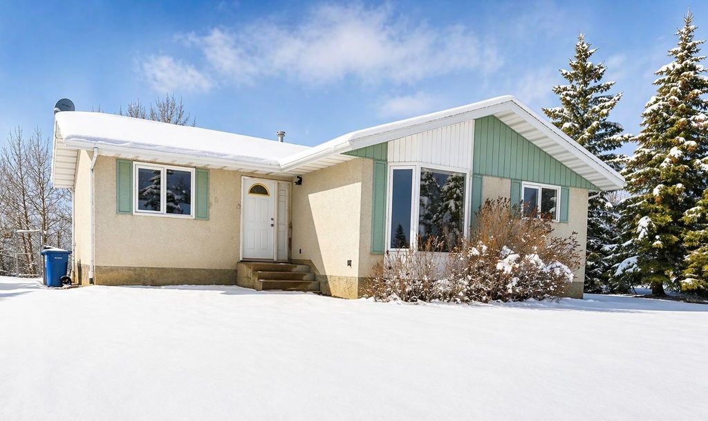 Photo of 10702 104 Avenue, Grande Cache, AB T0E 0Y0 (MLS # A2305368)
