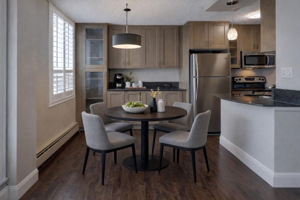 Photo of 733 14 Avenue SW #905, Calgary, AB T2R 0W1 (MLS # A2302920)