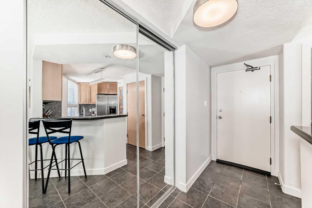 Photo of 626 15 Avenue SW #703, Calgary, AB T2R 0R5 (MLS # A2301762)