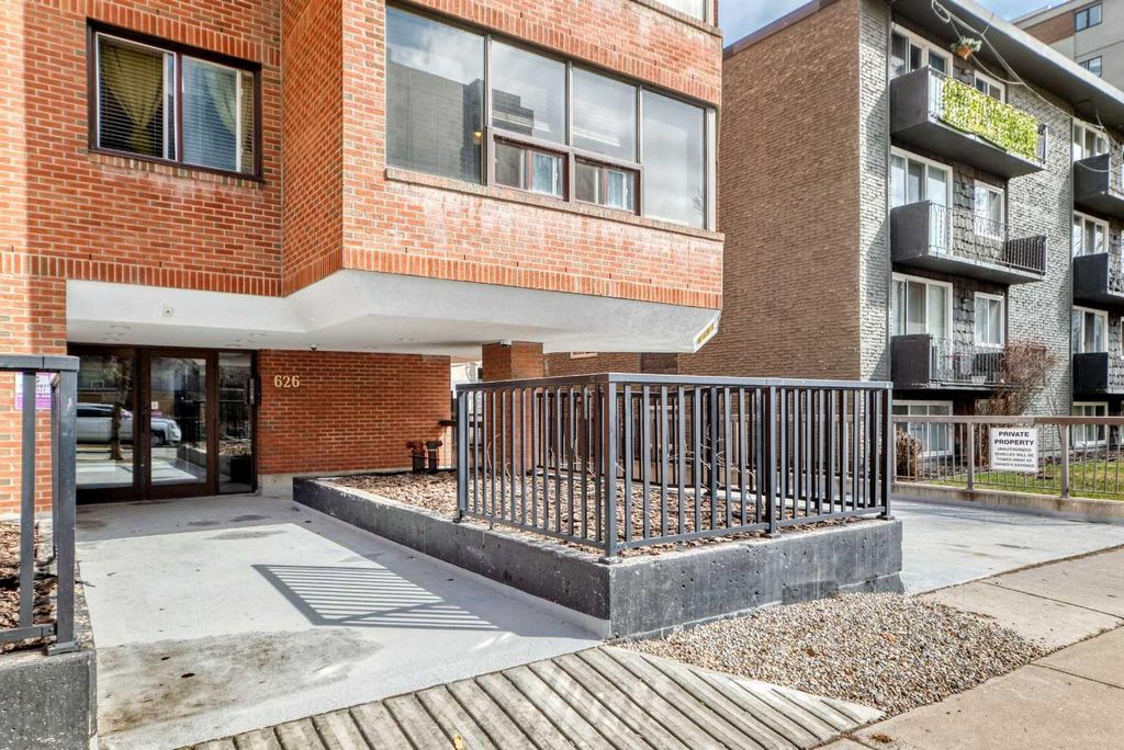 Photo of 626 15 Avenue SW #703, Calgary, AB T2R 0R5 (MLS # A2301762)