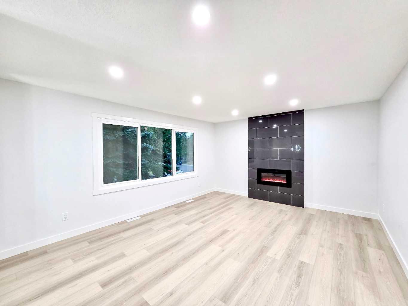 131 Whiteview Close NE