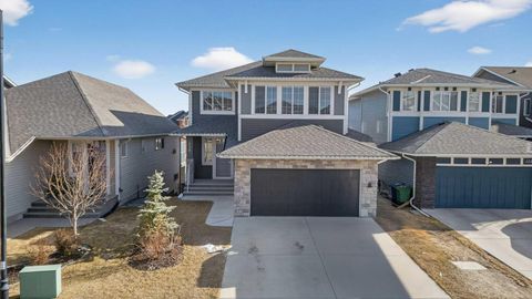 Photo of 126 Bayview Circle SW, Airdrie, AB T4B 4H2 (MLS # A2307896)