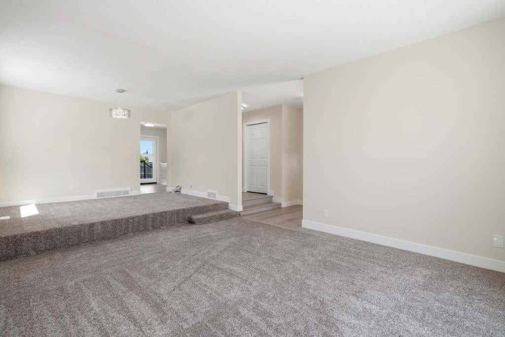 Photo of 43 Beaconsfield Place NW, Calgary, AB T3K 1W8 (MLS # A2326961)