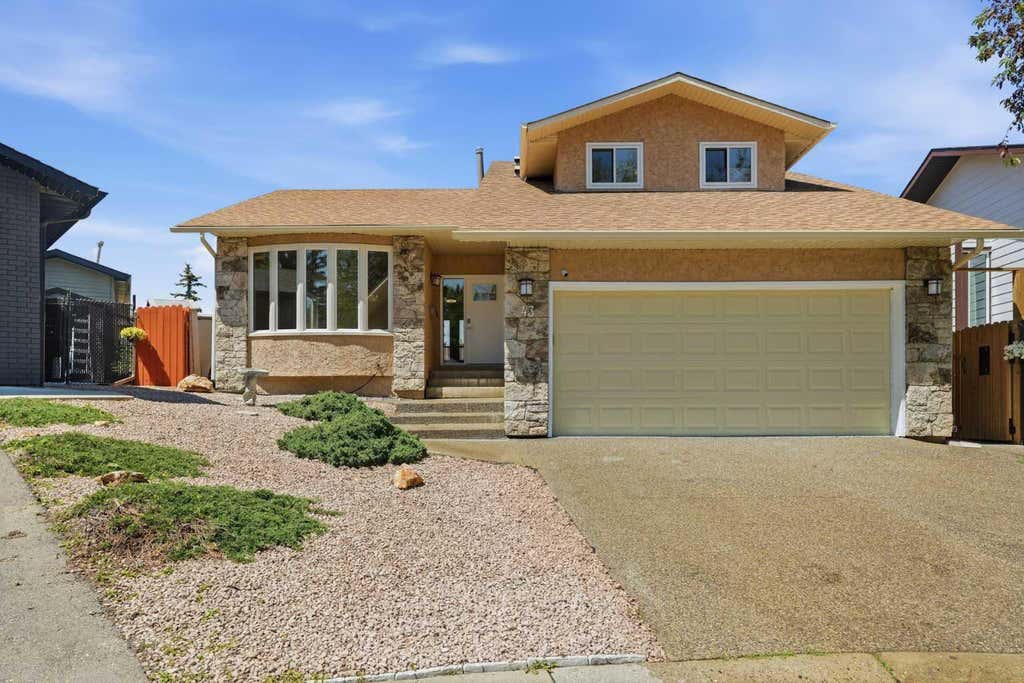 Photo of 43 Beaconsfield Place NW, Calgary, AB T3K 1W8 (MLS # A2326961)