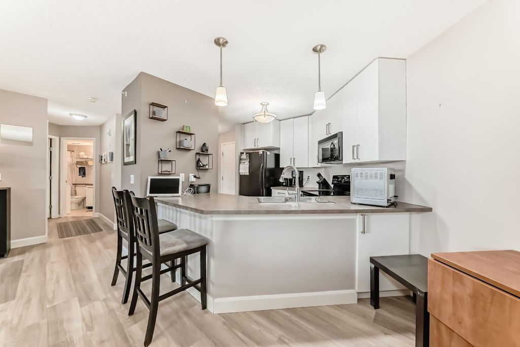 Photo of 25 Richard Place SW #318, Calgary, AB T3E 7N1 (MLS # A2282235)