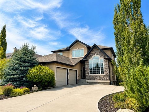 Photo of 32 Evercreek Bluffs Crescent SW, Calgary, AB T2Y 4P3 (MLS # A2342935)