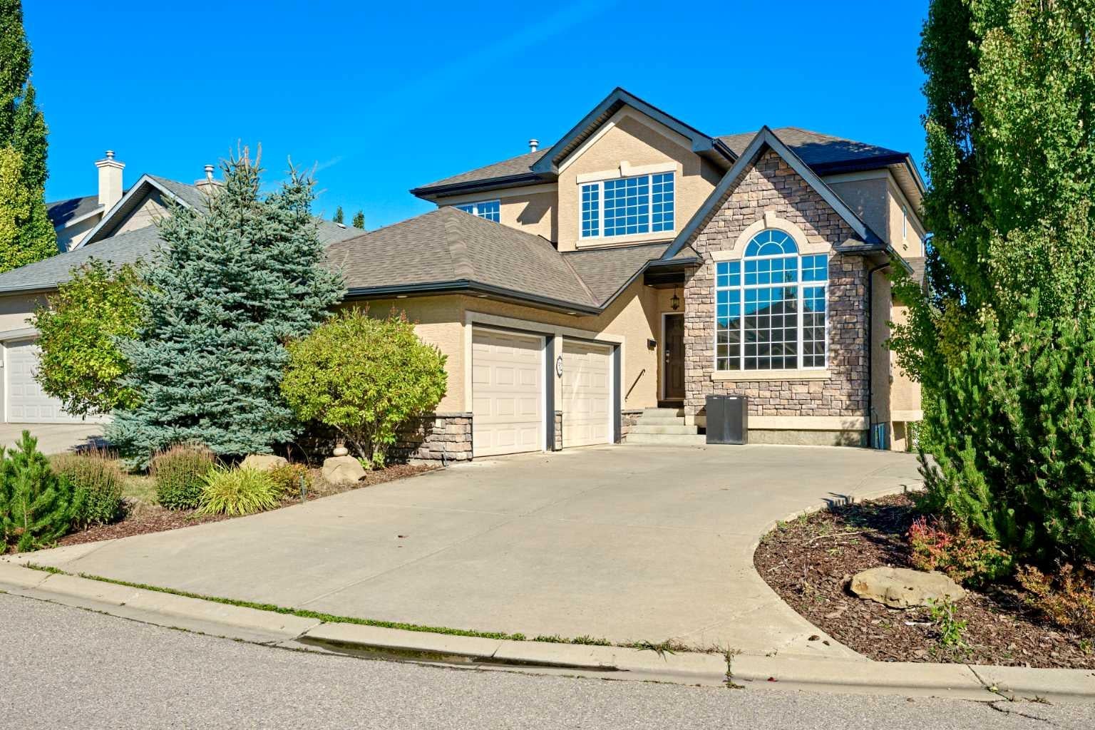 32 Evercreek Bluffs Crescent SW