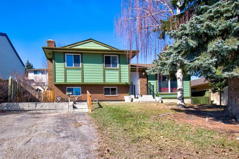 Photo of 6307 Thornaby Way NW, Calgary, AB T2K 5K8 (MLS # A2292423)