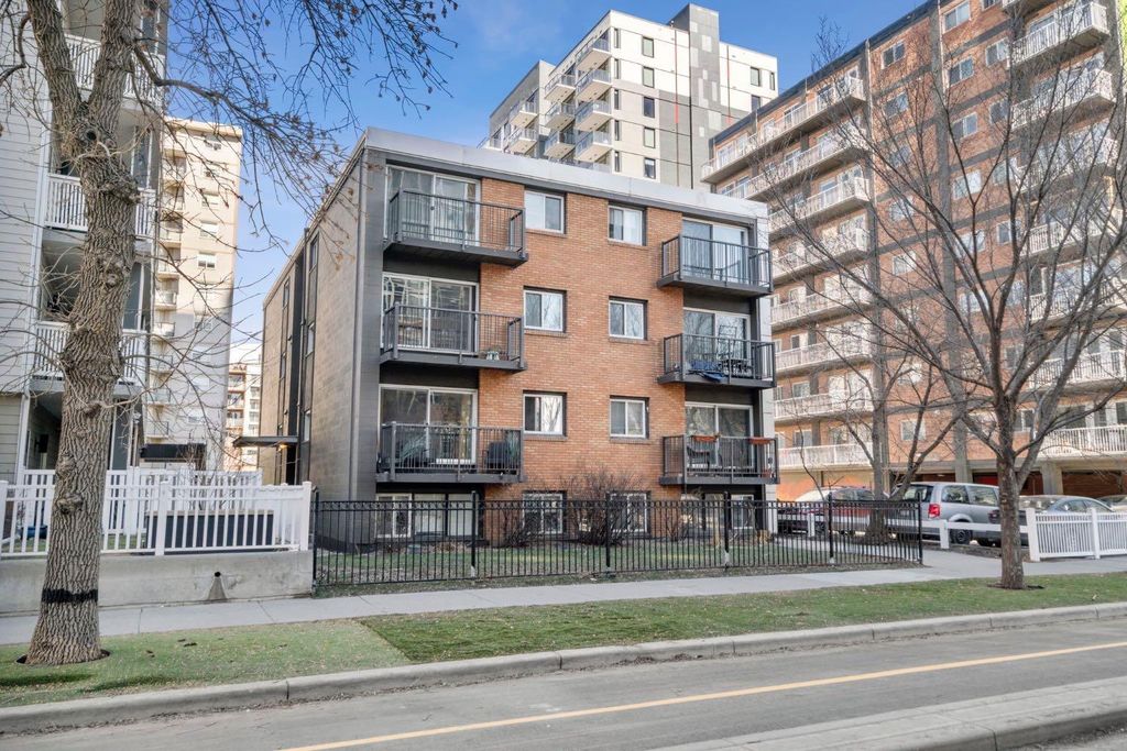 Photo of 812 15 Avenue SW #402, Calgary, AB T2R 0S1 (MLS # A2295357)