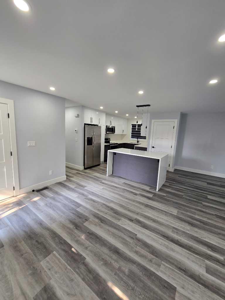 327 Rundleview Drive NE