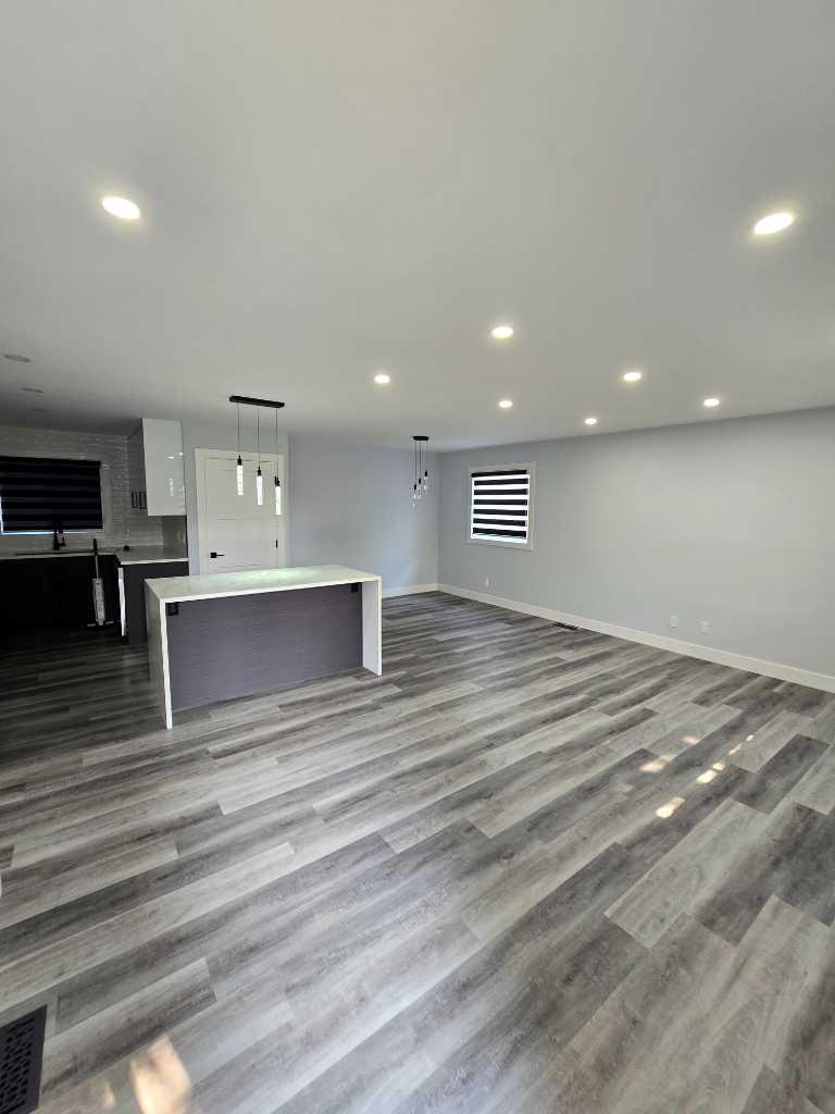 327 Rundleview Drive NE