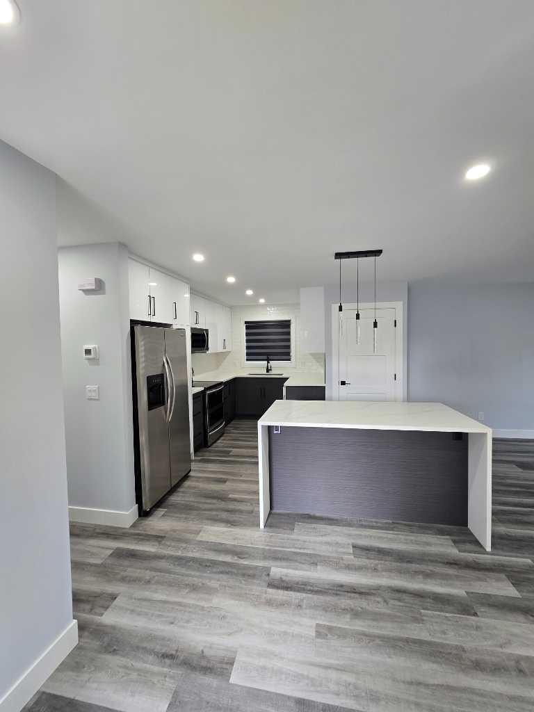 327 Rundleview Drive NE