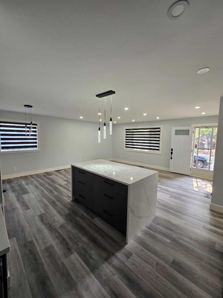 327 Rundleview Drive NE
