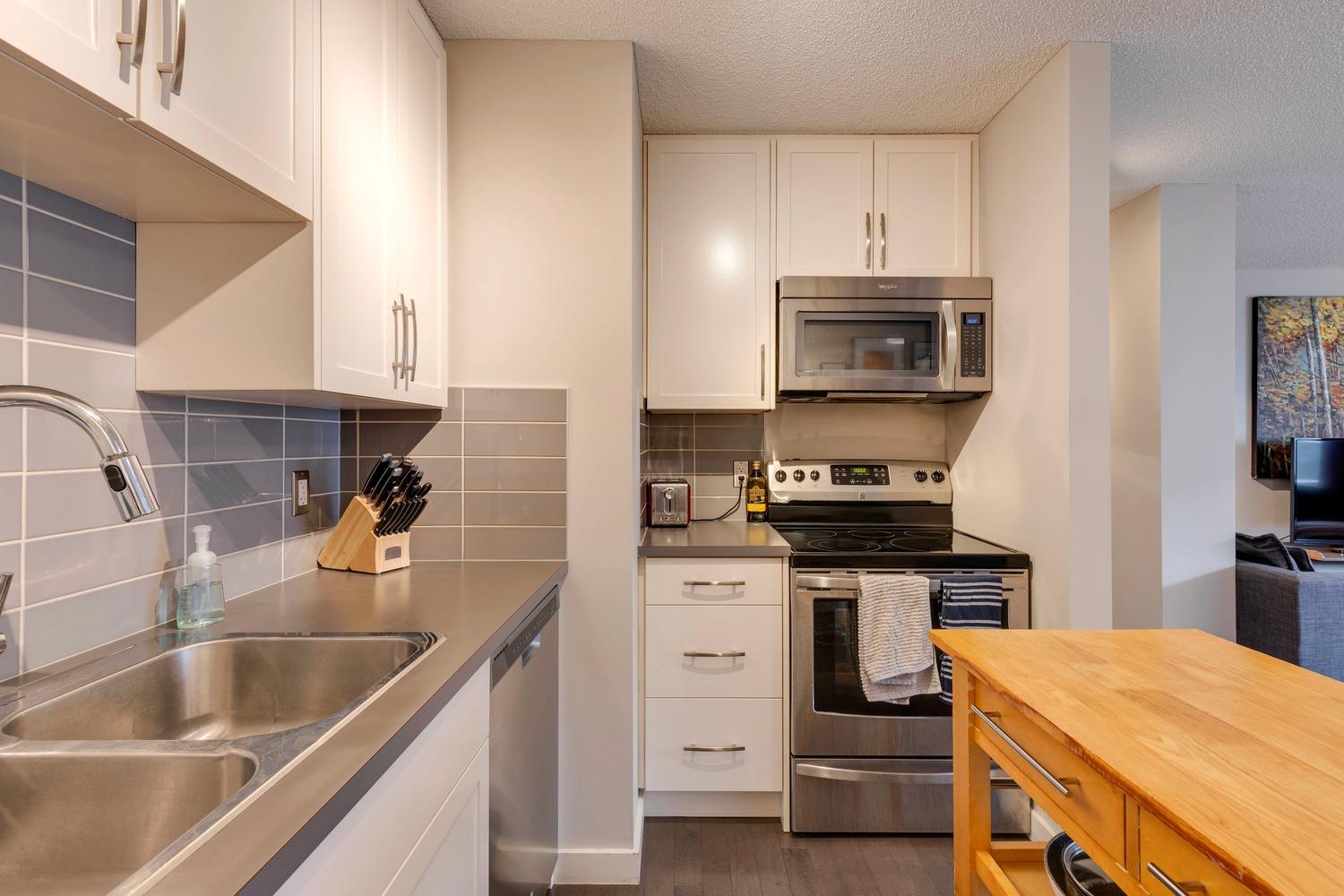 120 24 Avenue SW 102