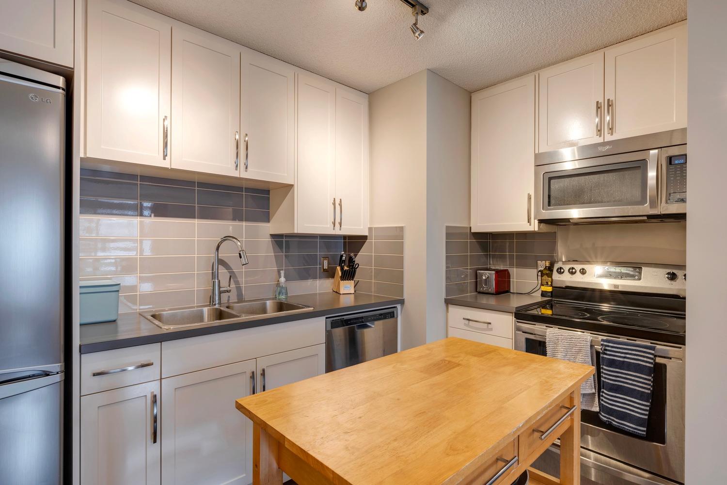 120 24 Avenue SW 102