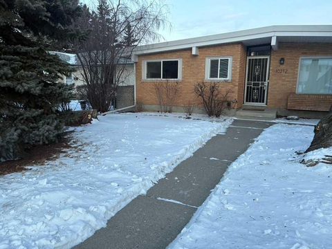 Photo of 10212 7 Street SW, Calgary, AB T2W 0G3 (MLS # A2291733)