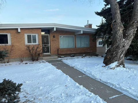 Photo of 10212 7 Street SW, Calgary, AB T2W 0G3 (MLS # A2291733)