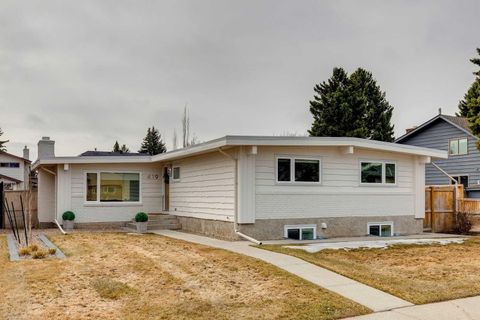 Photo of 419 Parkview Crescent SE, Calgary, AB T2J 4N8 (MLS # A2302582)