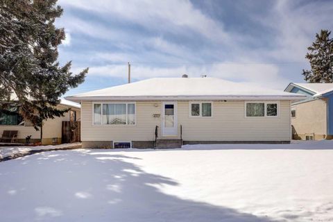 Photo of 4513 Forman Crescent SE, Calgary, AB T2A 2B1 (MLS # A2297736)