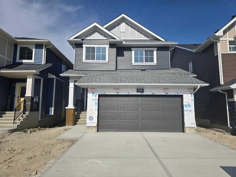 512 Baywater Manor SW Airdrie AB T4B 5R5