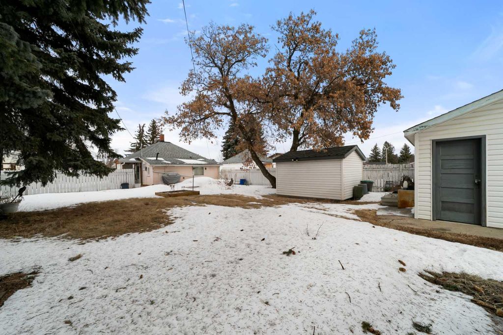 Photo of 5018 50 Avenue, Sedgewick, AB T0B 4C0 (MLS # A2292198)